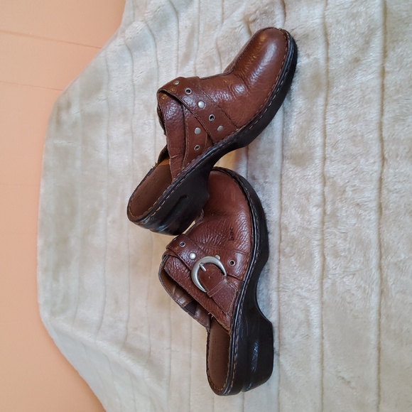 Womens B.O.C Brown leather clogs - Picture 2 of 5